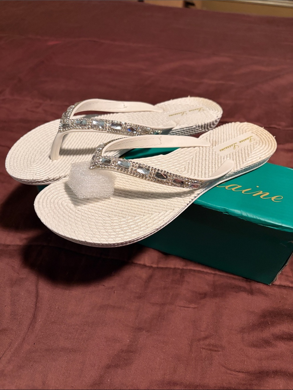 White Rubber Flip Flops by Loren Lorraine Brand. NWT! - Picture 2 of 9